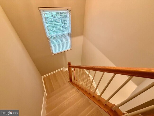 Building Photo - 8 Diamond Hill Ct