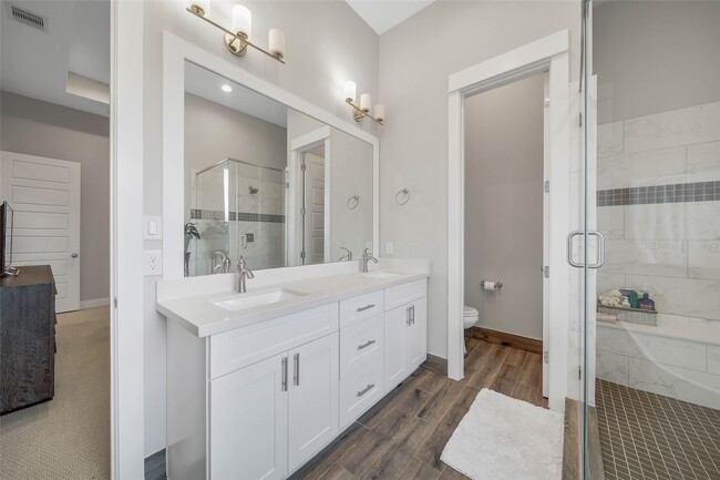 Building Photo - 814 Thornton Rd