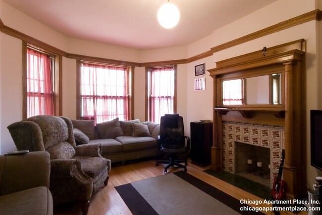 Building Photo - 3824