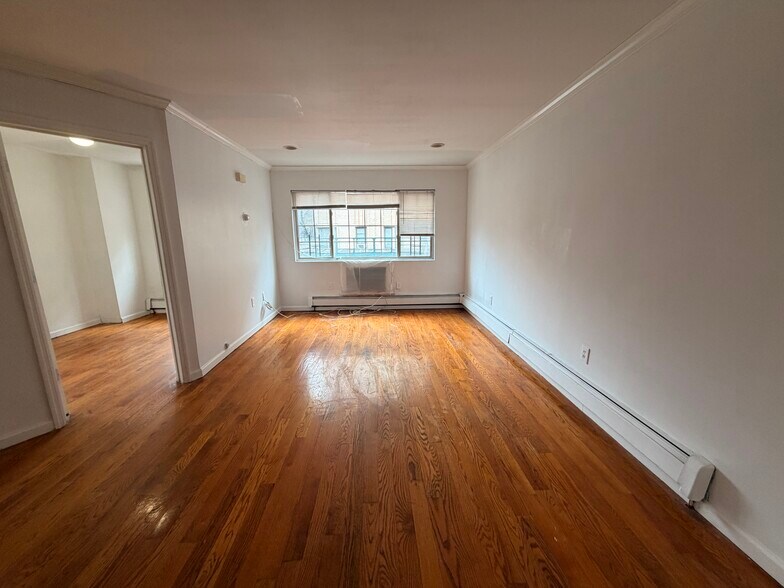 Building Photo - 600 Thwaites Pl