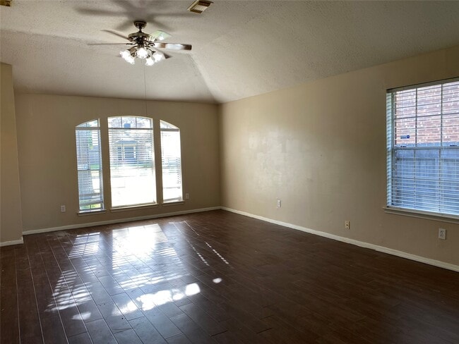 Building Photo - 4401 Egret Dr