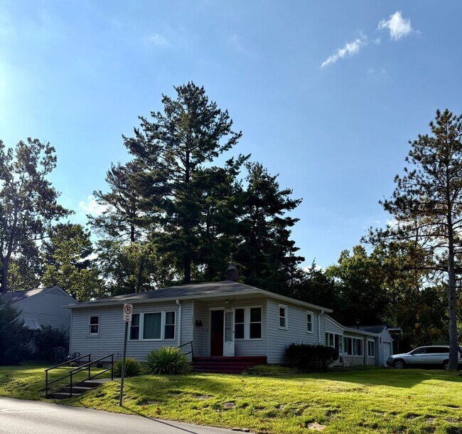 Building Photo - PRICE REDUCTION 3 BEDROOM NEAR CAMPUS AVAIL AUGUST 2026 @ $2,600 Monthly