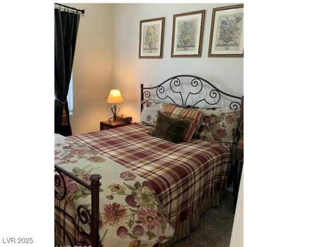 Building Photo - 7439 Calzado Dr