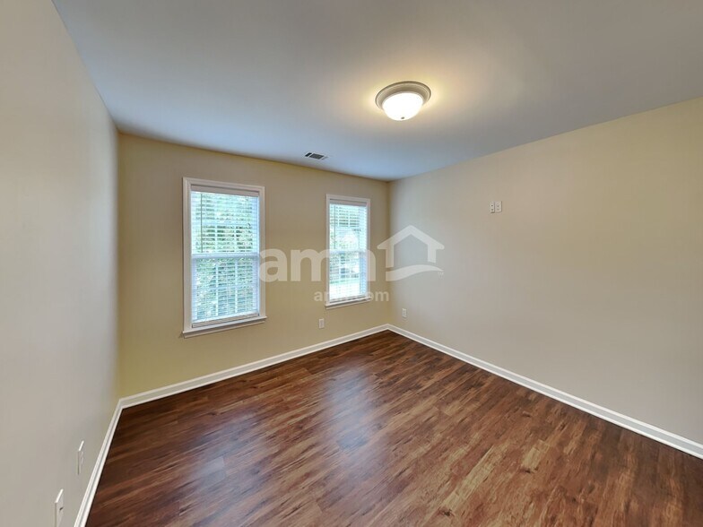 Building Photo - 122 Tilton Dr