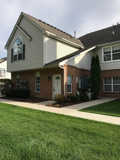 Building Photo - 668 Olde English Cir