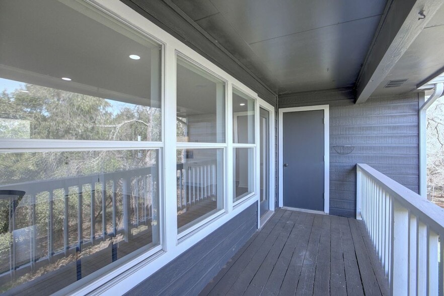 Building Photo - 450 Shady Bluff Dr