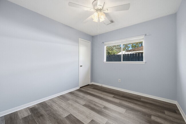 Building Photo - 2835 Twin Knolls Dr