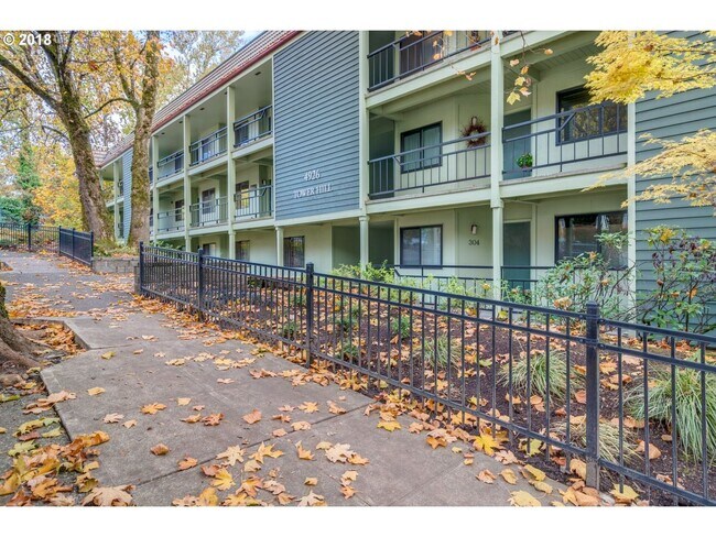 Building Photo - S. PDX 2Bed 2Bath ~ Condo~Near OHSU w/ 2 Reserved parking spots & Washer & Dryer!
