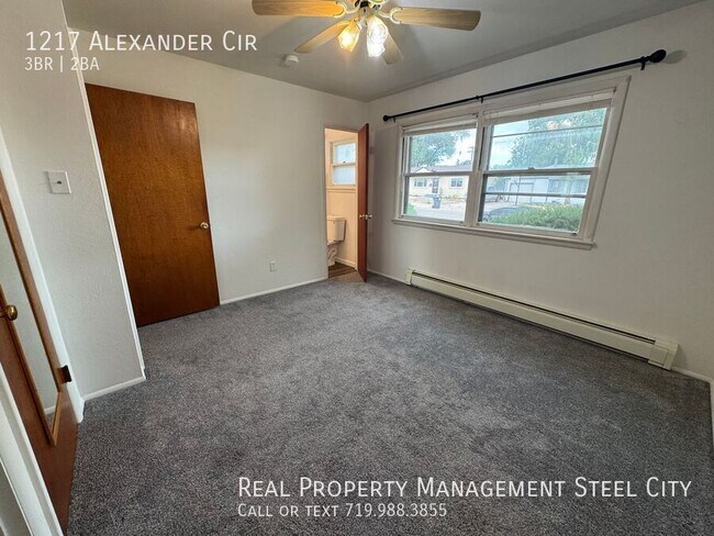 Building Photo - 1217 Alexander Cir