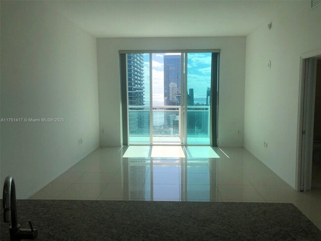 Building Photo - 950 Brickell Bay Dr