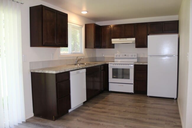 Building Photo - 4 bedroom, 2 bath home near Intel in Hillsboro