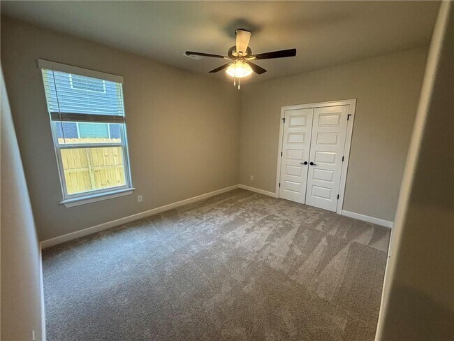 Building Photo - 1451 Dresden Dr