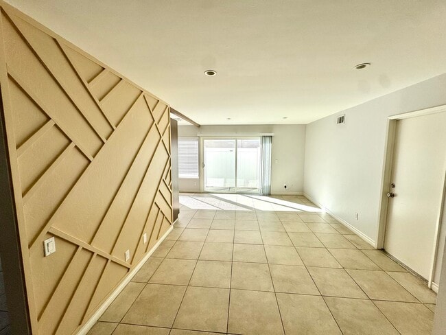 Building Photo - Mission Viejo Lease – 3 Bedrooms, 2 Bathro...
