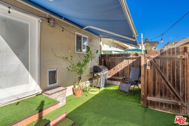 Building Photo - 11138 Aqua Vista St