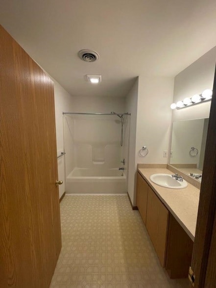 Building Photo - 4915 Universal Dr