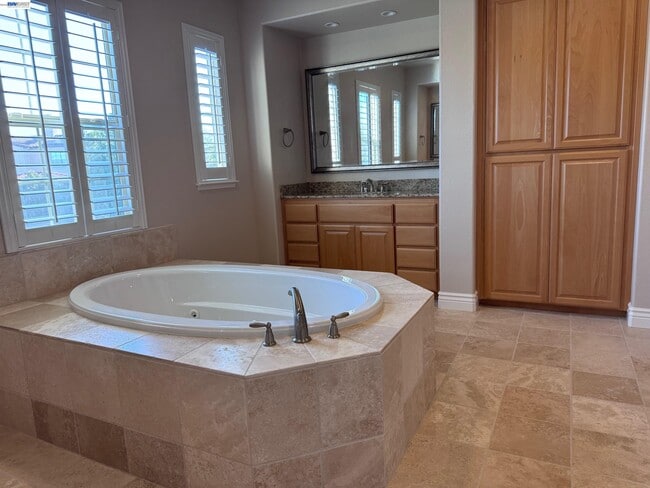 Building Photo - 7875 Kennard Ln