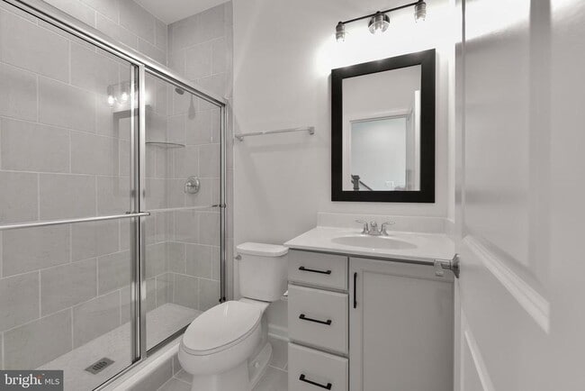 Building Photo - 20686 Glenmont Ter