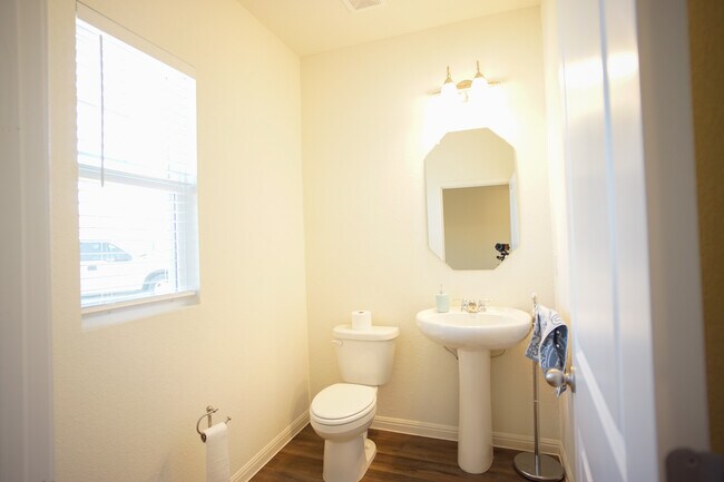 Building Photo - 12633 Henry Clay Dr