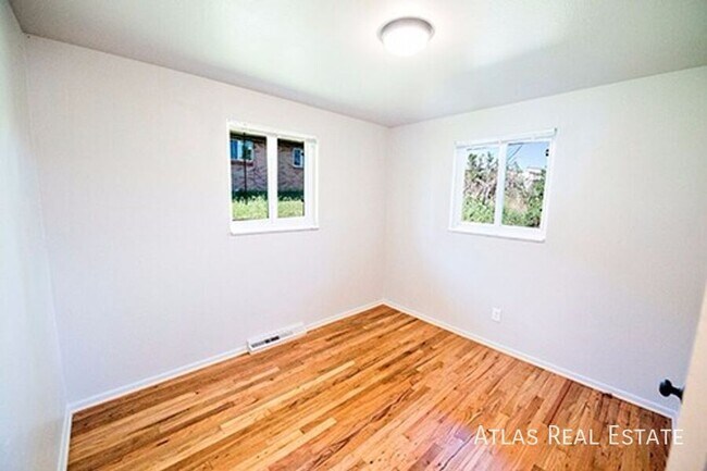 Building Photo - 1667 Fenton St