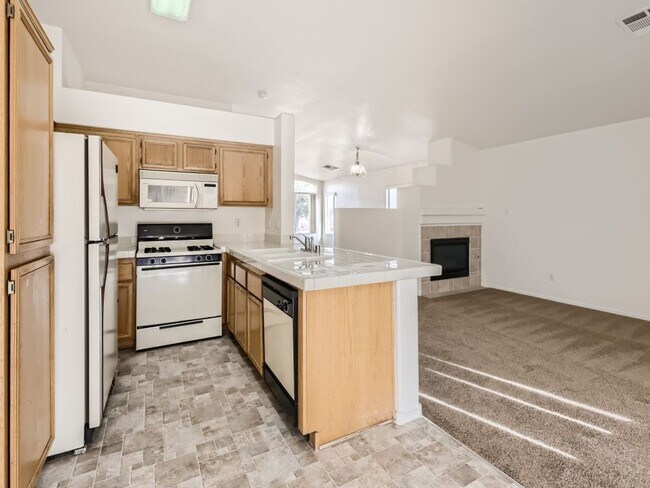 Building Photo - Cute and cozy 4 bedroom in Henderson
