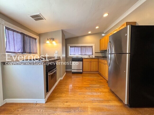 Building Photo - 2-Bed/1-Bath Home/Available Now!