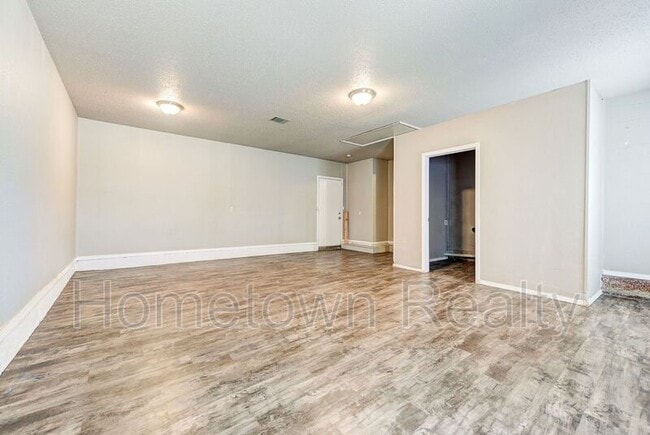 Building Photo - 5216 Creekwood Terrace