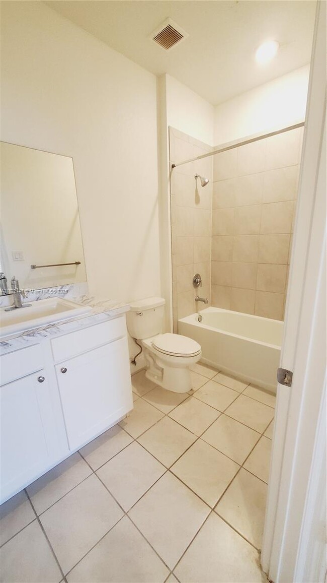 Building Photo - 1100 SW 6th Ct