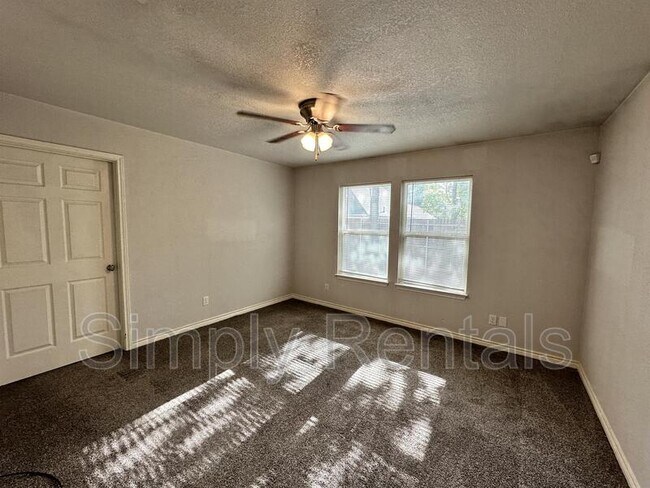 Building Photo - 1310 Sabine St