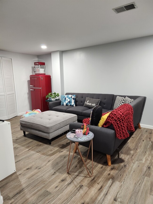 Building Photo - 3486 Burbank Dr