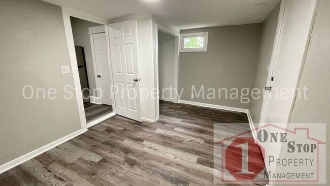 Building Photo - 4 Bedroom 2 bathroom in Kansas City!