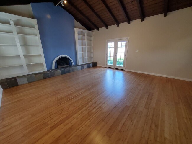 Building Photo - Spacious 3-Bedroom Single Family House with bonus room in Torrance- $4,400/month