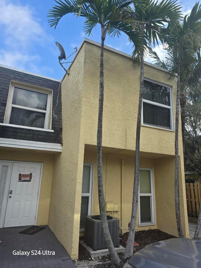 Building Photo - 618 SW 1st St