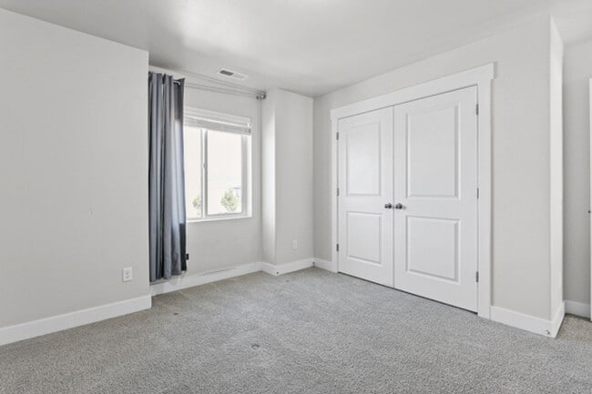 Building Photo - 2877 S Greenhead Dr