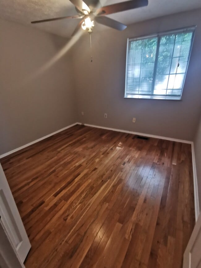 Building Photo - 250 Sheringham Dr