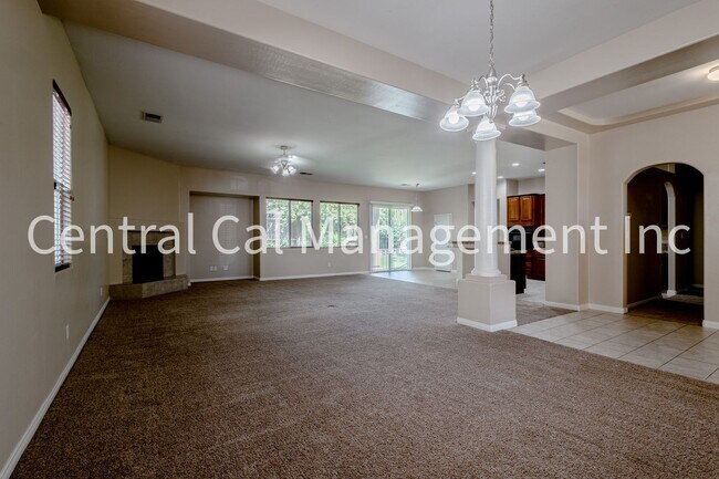 Building Photo - 3 Bedroom/2 Bath Home with Office in the Desired Northwest - $2495 Per Month