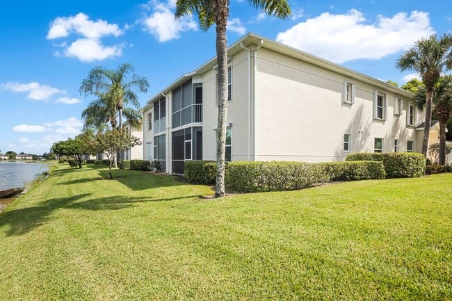 Building Photo - ** CROWN POINTE SHORES ** 2 BED + DEN / 2 BATH - GARAGE - TURNKEY FURNISHED - ANNUAL RENTAL