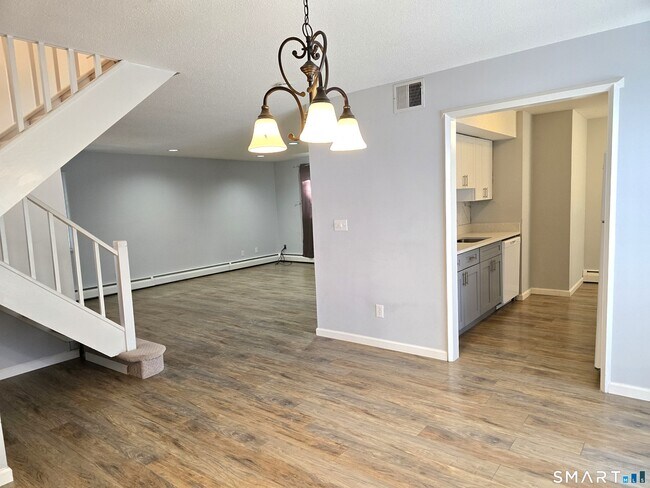 Building Photo - 7 Staunton Ct