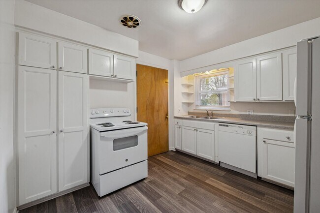 Building Photo - 2127 Collinway St