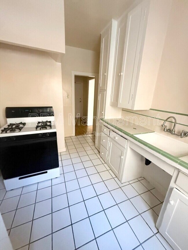 Building Photo - 1825 Ivar Ave