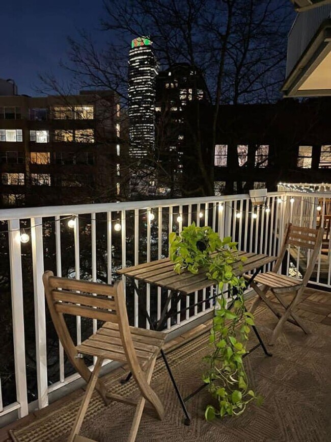 Building Photo - Stylish Capitol Hill Loft Condo w/ Floor-to-Ceiling Windows, Gas Fireplace