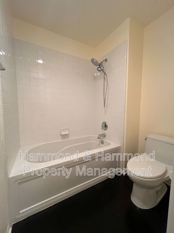 Building Photo - 3806 Cayman Ct