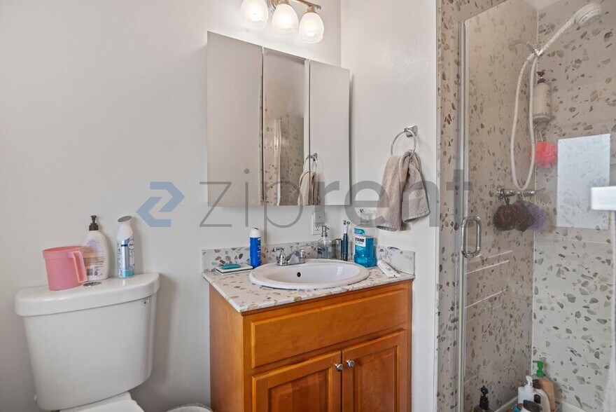Building Photo - 1462 Ridgewood Dr