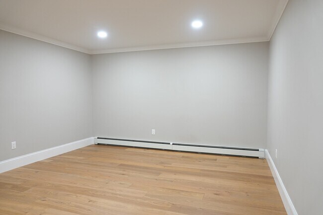 Building Photo - 4 Mill Pond LN