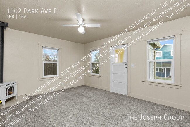 Building Photo - 1002 Park Ave E