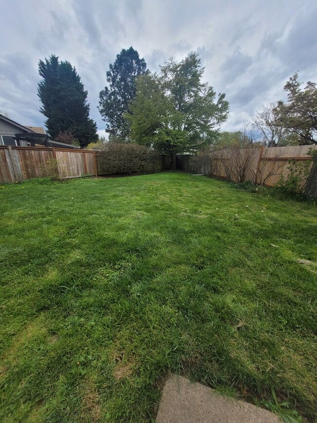 Building Photo - Charming and Spacious 3BB/2.5BA home for rent!  AVAILABLE NOW