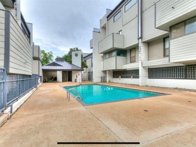 Building Photo - 931 NW 7th St