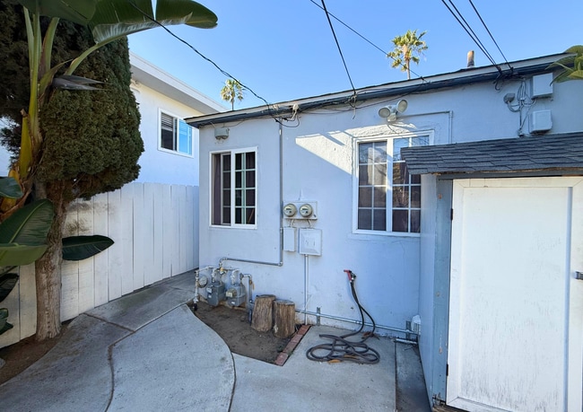 Building Photo - Cozy 2BR with Serene Courtyard Escape