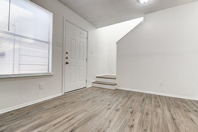Building Photo - 2900 Jadewood Ct