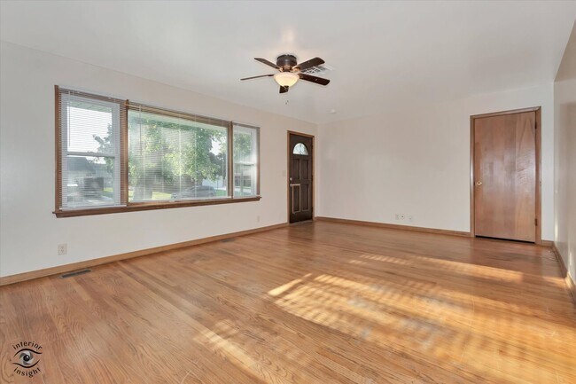 Building Photo - 644 S Calumet Ave