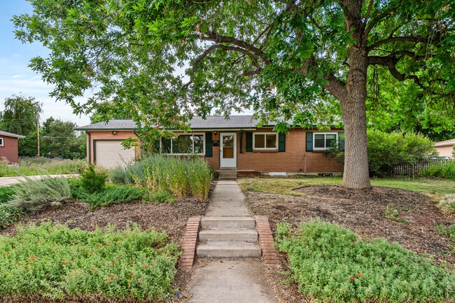 Building Photo - 571 S Taft St